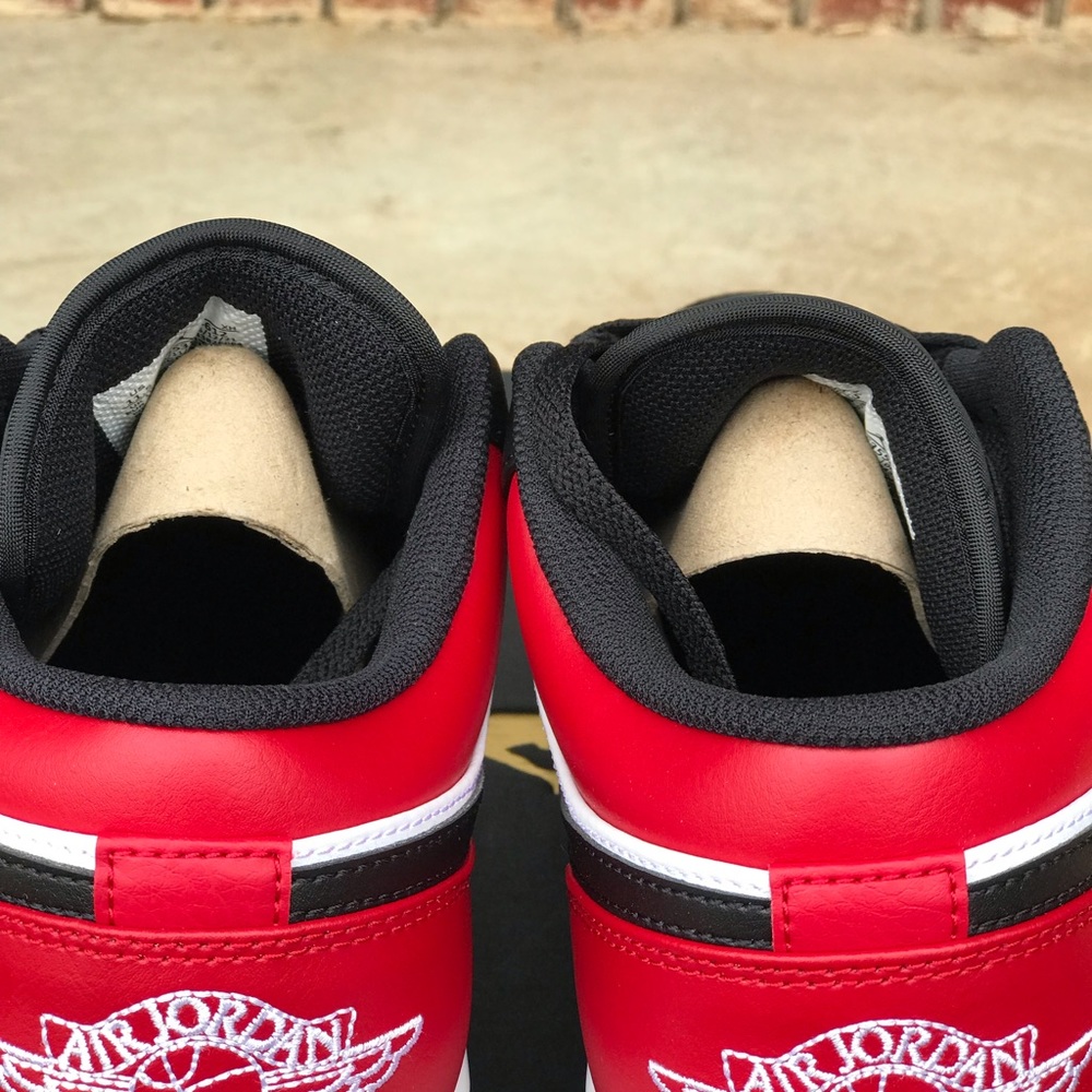 Air Jordan Retro 1 ‘Bred Toe’ Low (2021) - Picture 9 of 15